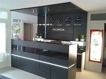 Set Affittacamere 3*